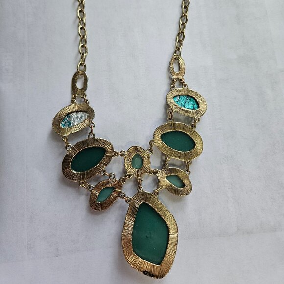 Statement Necklace Green Stones with Gold Chain - Picture 3 of 5